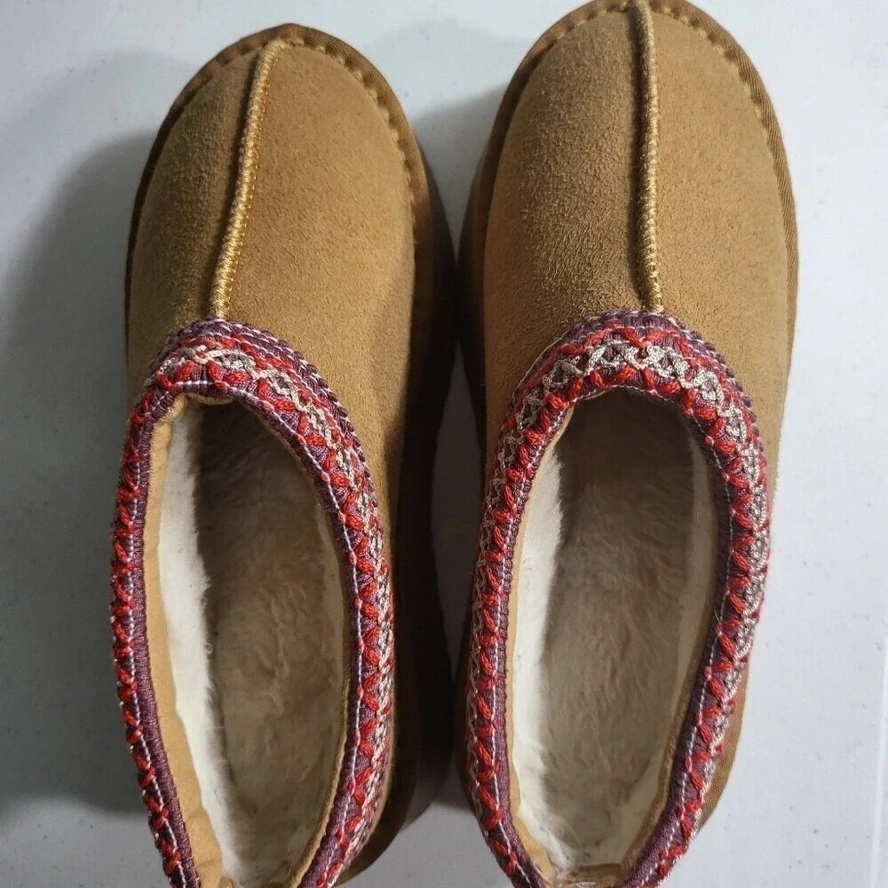 The Unbranded Brand stylish tan